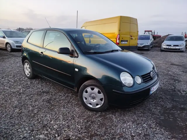 VOLKSWAGEN Polo 