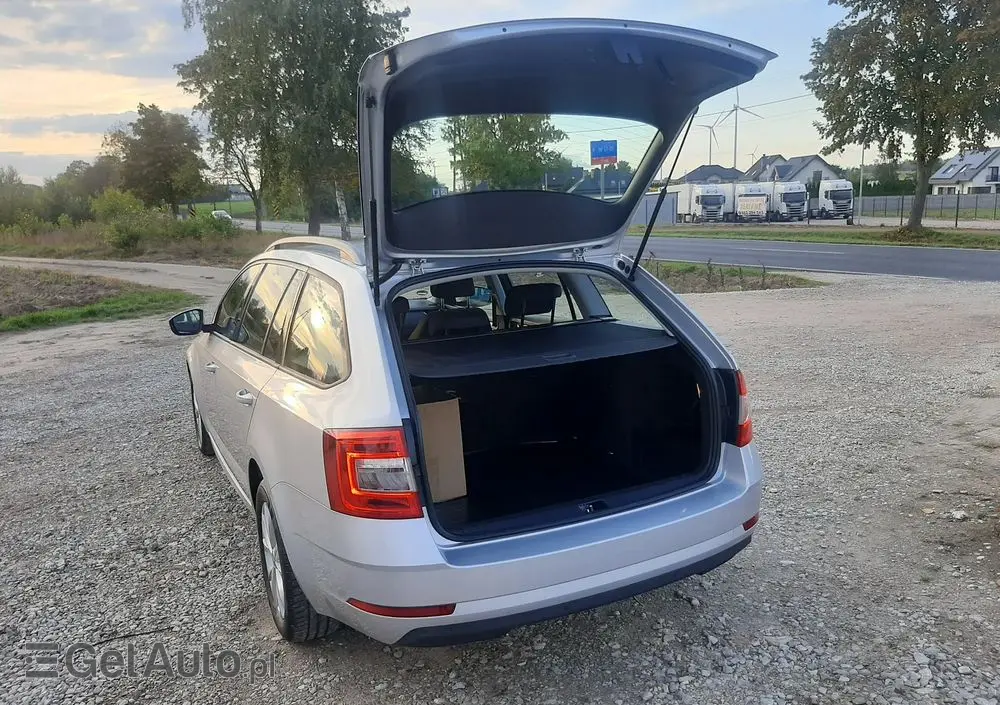 SKODA Octavia 1.6 TDI SCR Clever DSG