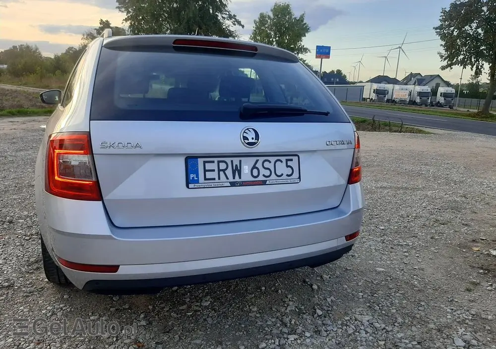 SKODA Octavia 1.6 TDI SCR Clever DSG