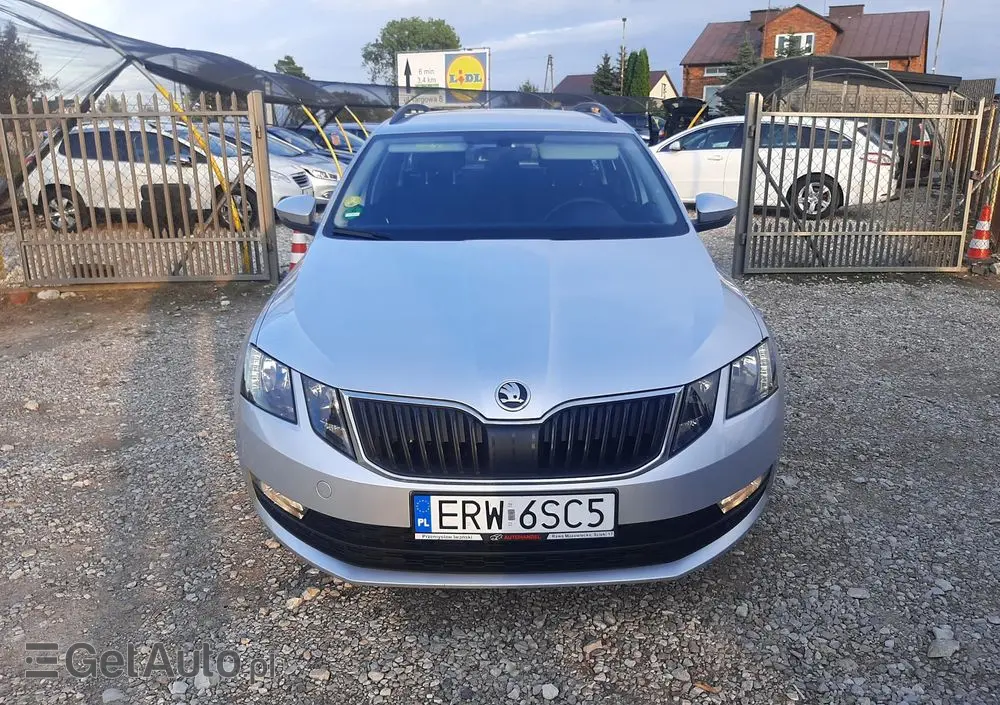 SKODA Octavia 1.6 TDI SCR Clever DSG