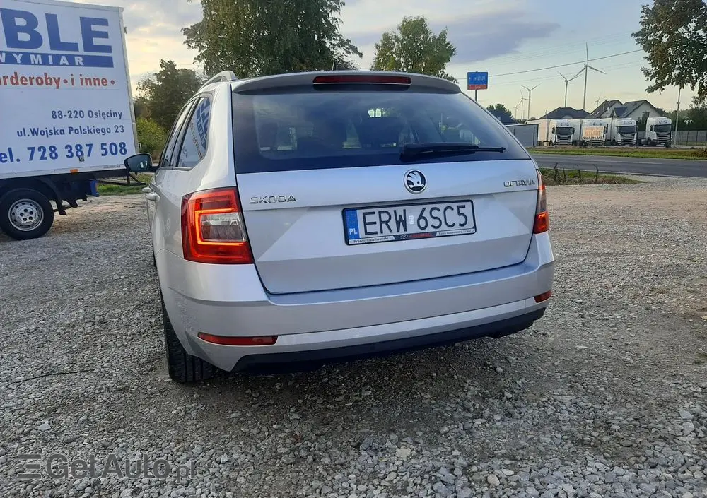 SKODA Octavia 1.6 TDI SCR Clever DSG