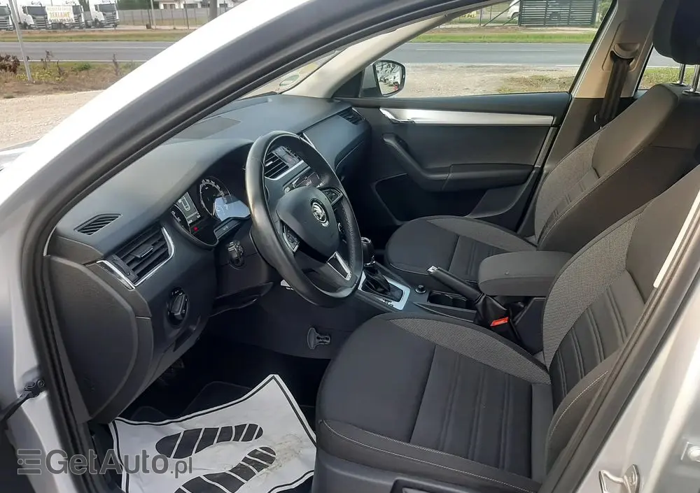 SKODA Octavia 1.6 TDI SCR Clever DSG