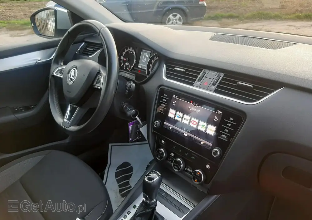 SKODA Octavia 1.6 TDI SCR Clever DSG