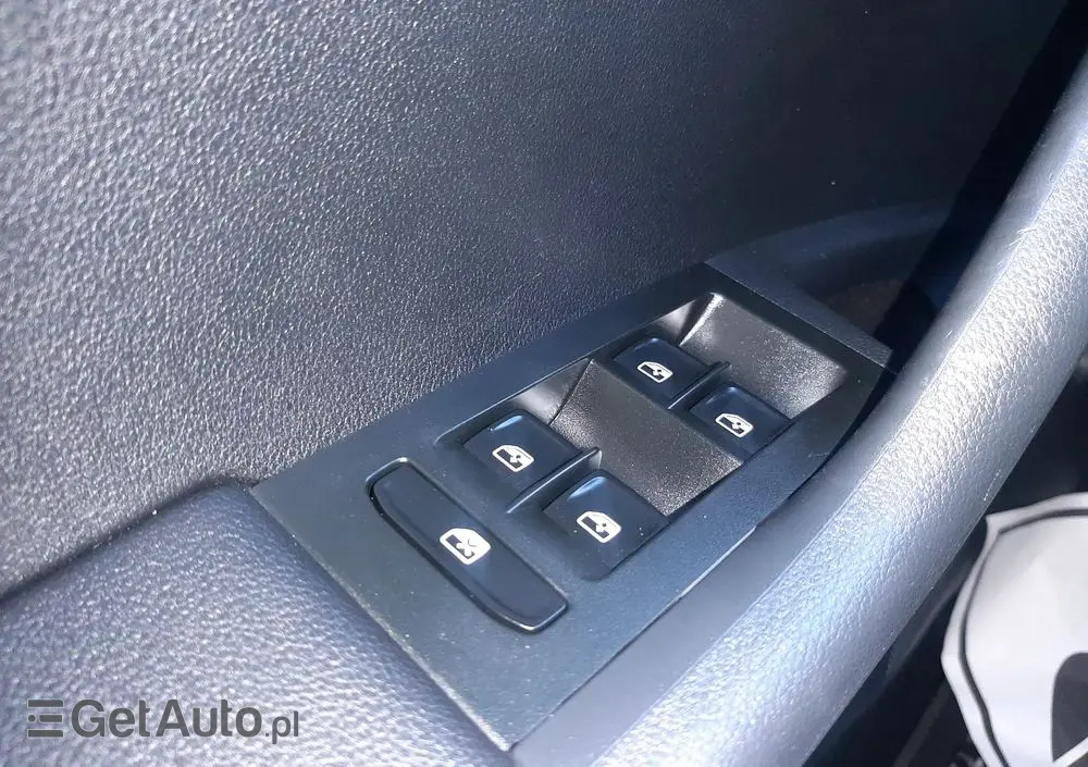 SKODA Octavia 1.6 TDI SCR Clever DSG