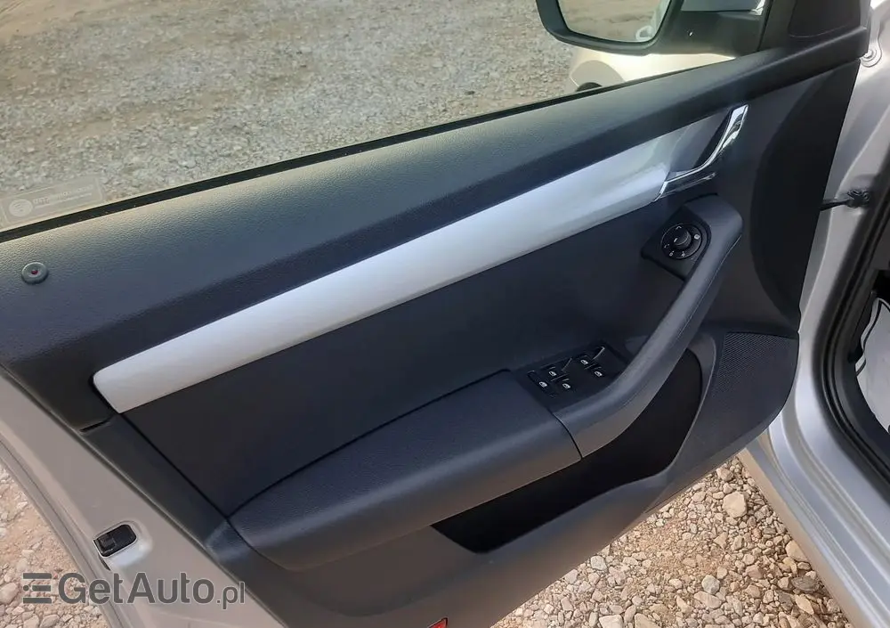 SKODA Octavia 1.6 TDI SCR Clever DSG