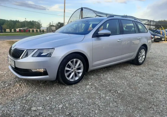 SKODA Octavia 1.6 TDI SCR Clever DSG
