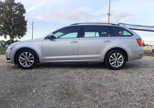 SKODA Octavia 1.6 TDI SCR Clever DSG