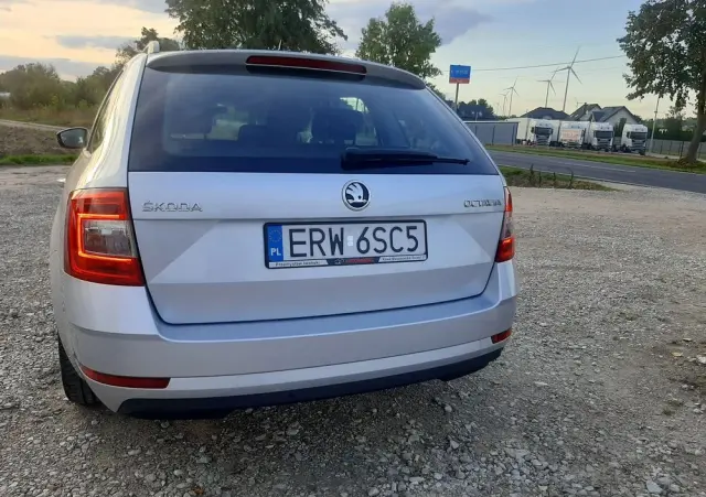 SKODA Octavia 1.6 TDI SCR Clever DSG