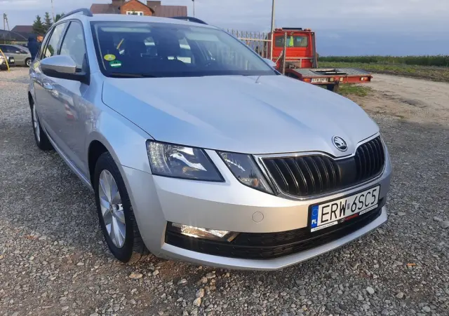 SKODA Octavia 1.6 TDI SCR Clever DSG