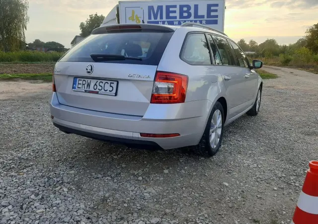 SKODA Octavia 1.6 TDI SCR Clever DSG