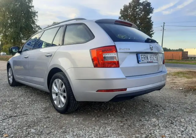 SKODA Octavia 1.6 TDI SCR Clever DSG