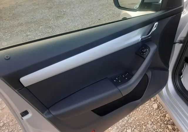 SKODA Octavia 1.6 TDI SCR Clever DSG