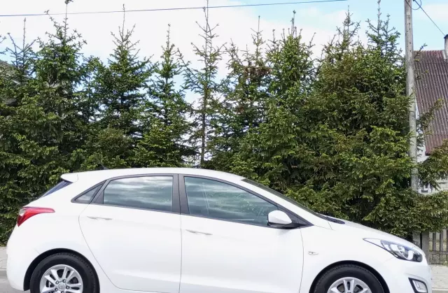 HYUNDAI I30 1.4 (100 KM)