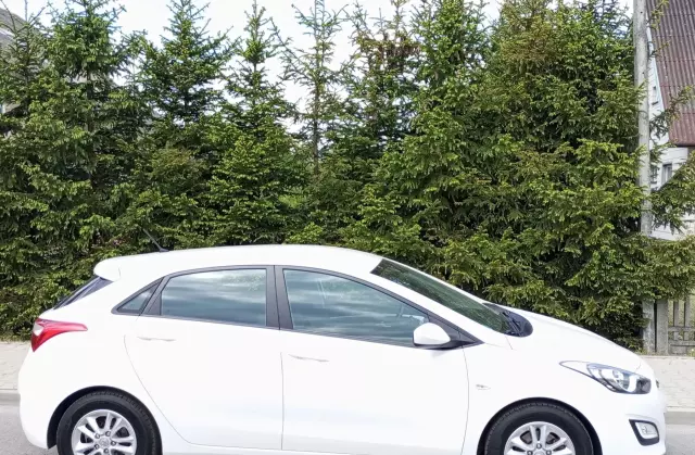 HYUNDAI I30 1.4 (100 KM)