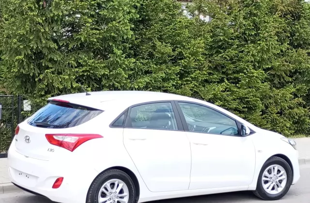 HYUNDAI I30 1.4 (100 KM)