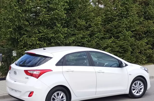 HYUNDAI I30 1.4 (100 KM)