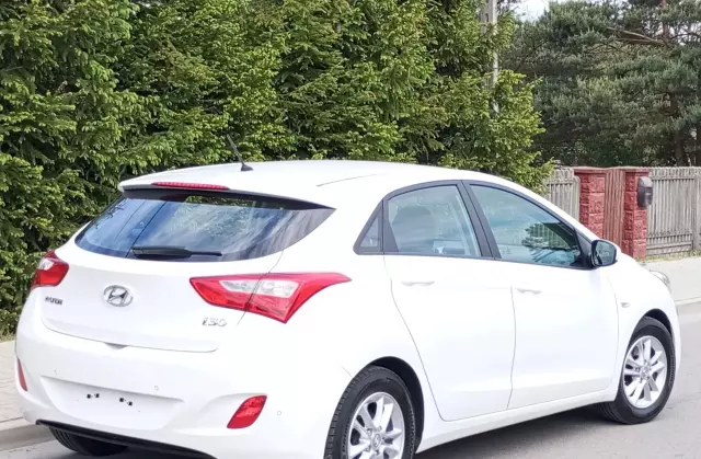 HYUNDAI I30 1.4 (100 KM)