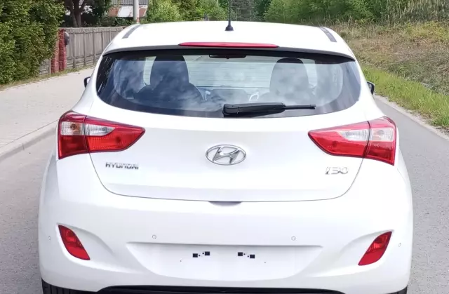 HYUNDAI I30 1.4 (100 KM)