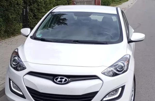 HYUNDAI I30 1.4 (100 KM)