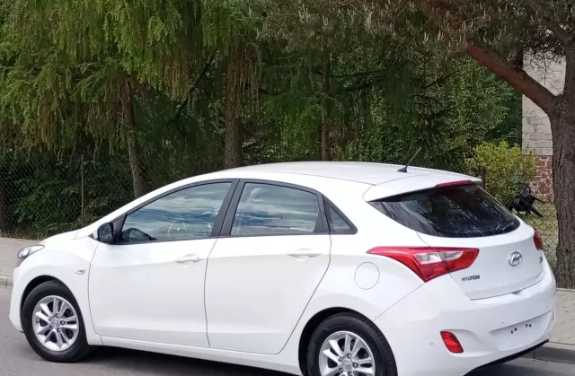 HYUNDAI I30 1.4 (100 KM)