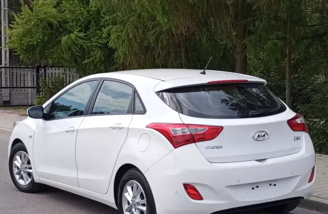 HYUNDAI I30 1.4 (100 KM)