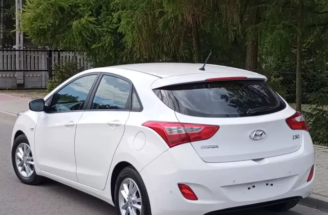 HYUNDAI I30 1.4 (100 KM)