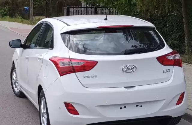 HYUNDAI I30 1.4 (100 KM)