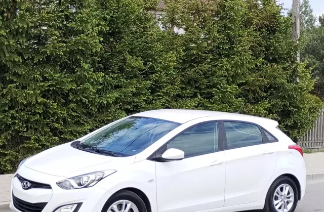 HYUNDAI I30 1.4 (100 KM)