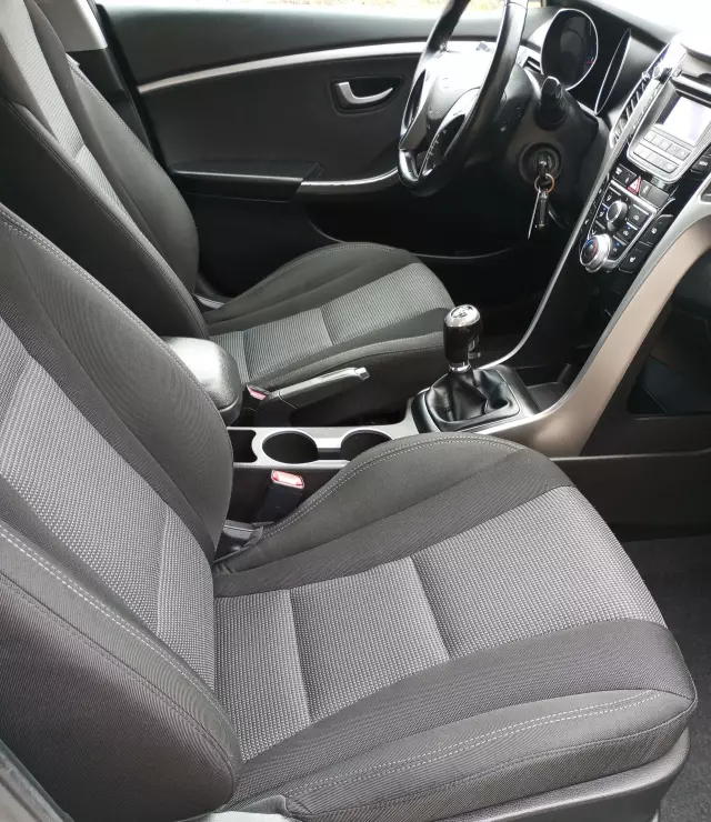 HYUNDAI I30 1.4 (100 KM)