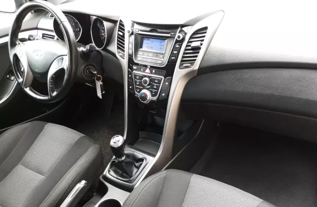 HYUNDAI I30 1.4 (100 KM)