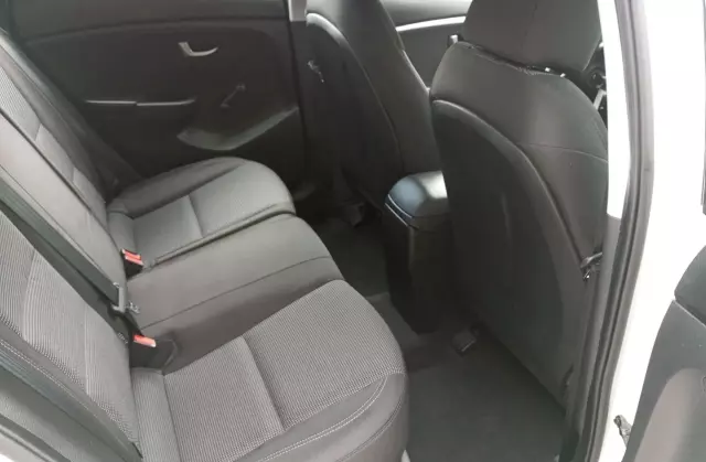 HYUNDAI I30 1.4 (100 KM)