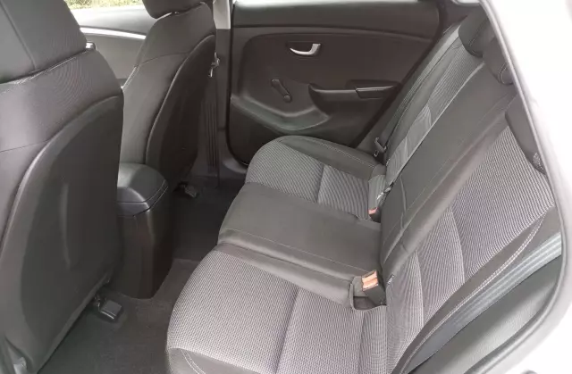 HYUNDAI I30 1.4 (100 KM)