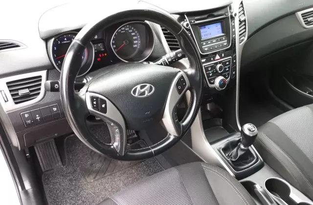 HYUNDAI I30 1.4 (100 KM)