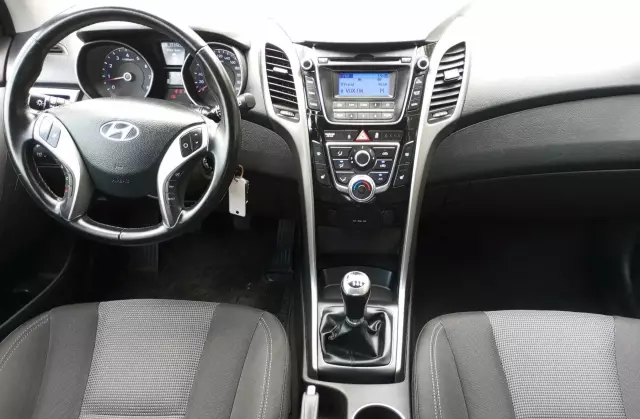 HYUNDAI I30 1.4 (100 KM)