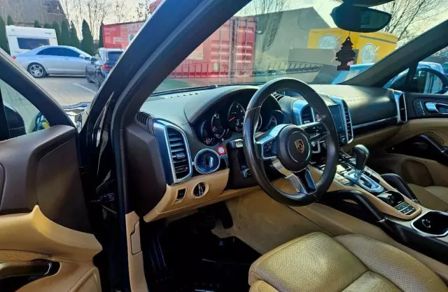 PORSCHE Cayenne 