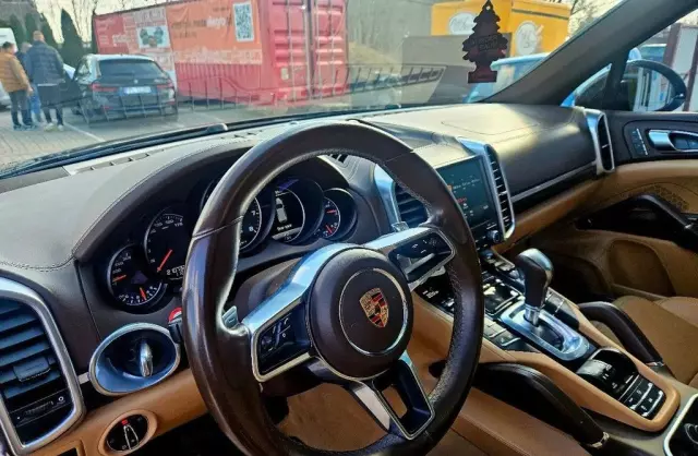 PORSCHE Cayenne 