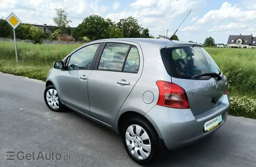 TOYOTA Yaris 