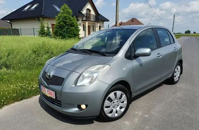 TOYOTA Yaris 