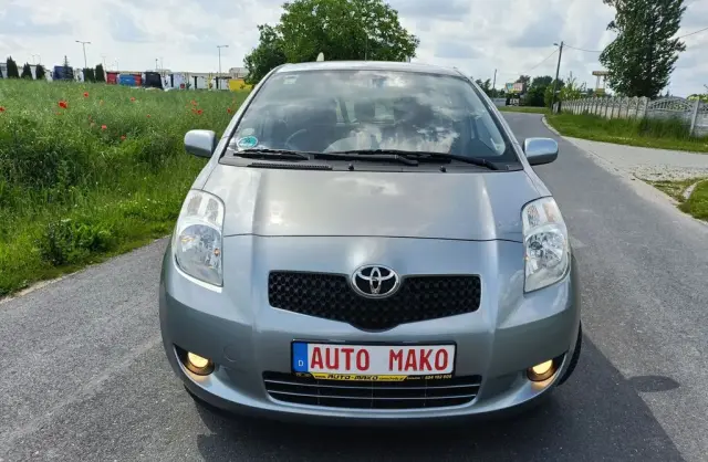 TOYOTA Yaris 