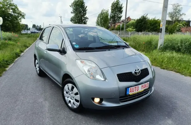 TOYOTA Yaris 