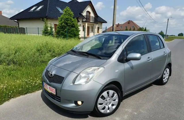 TOYOTA Yaris 