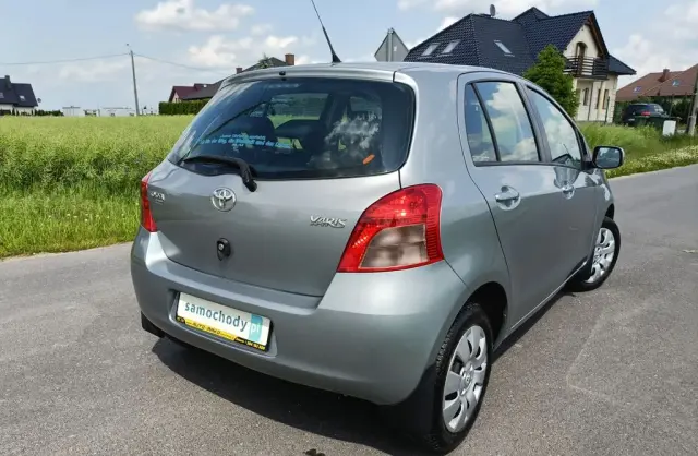 TOYOTA Yaris 