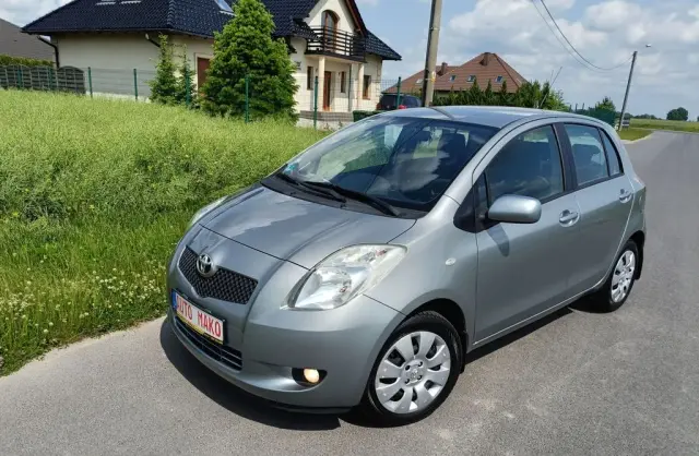 TOYOTA Yaris 