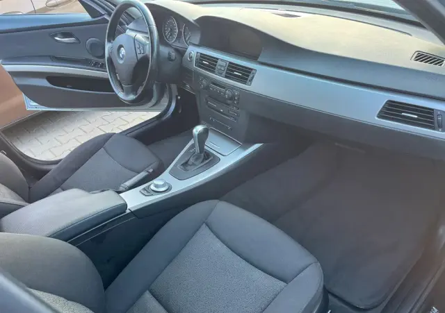 BMW Seria 3 325i