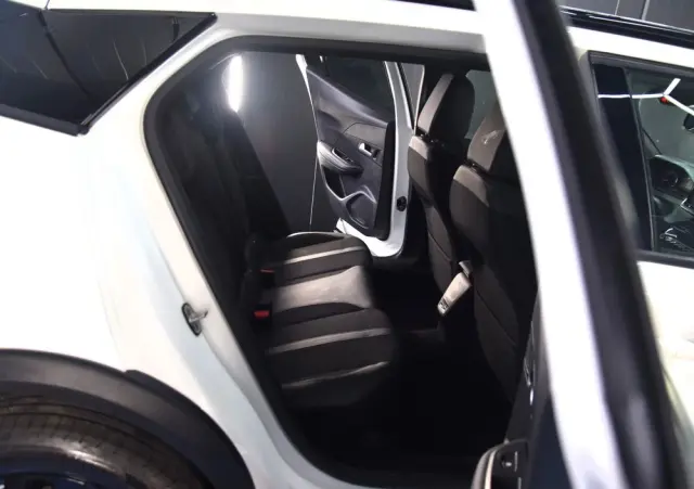 PEUGEOT 2008 PureTech 100 Active