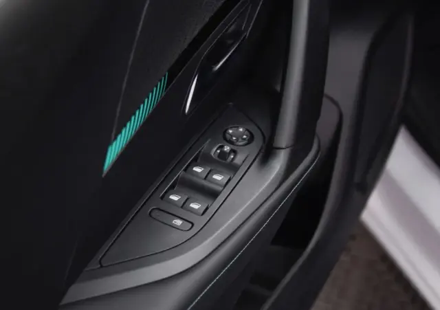 PEUGEOT 2008 PureTech 100 Active