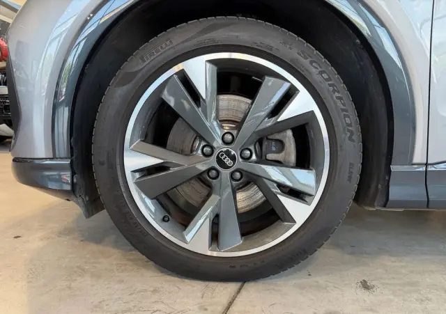 AUDI Q4 e-tron 50 77kWh Quattro S Line