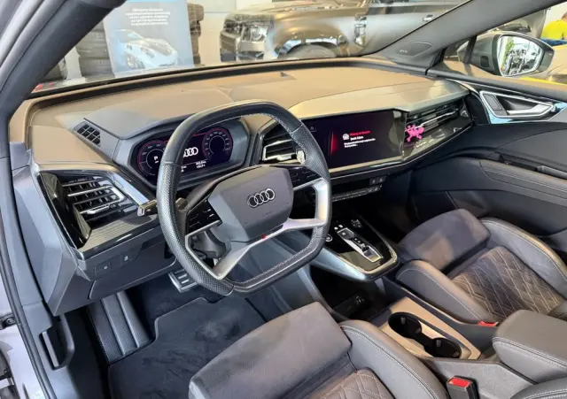 AUDI Q4 e-tron 50 77kWh Quattro S Line
