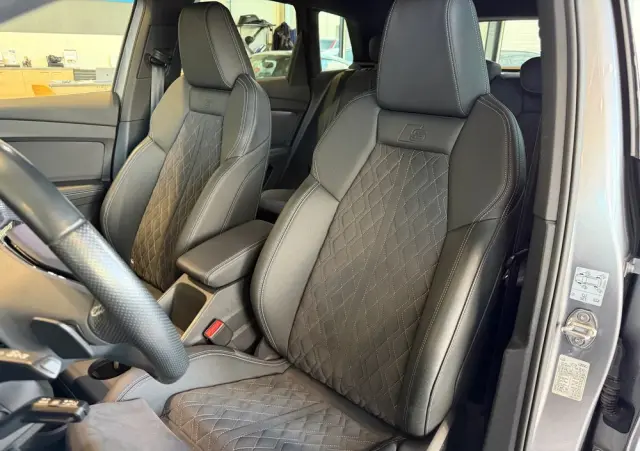AUDI Q4 e-tron 50 77kWh Quattro S Line