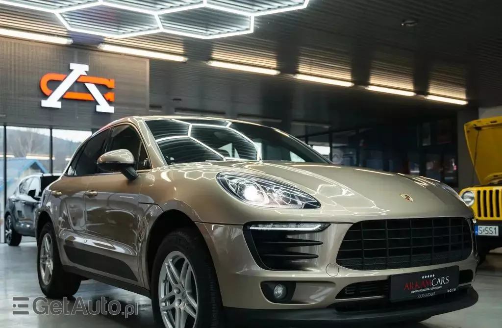 PORSCHE Macan 
